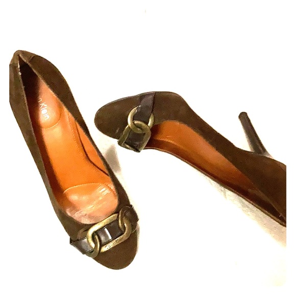 Calvin Klein suede heels with buckle - Picture 2 of 5